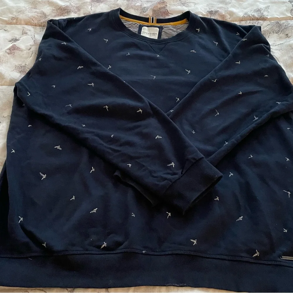 Denim & Flower Ricky Singh men’s navy blue birds print sweater pullover, size XL